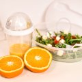 Kubek na wyciskany sok Juice Buss, biały. Bez kłopotu przygotujesz swój ulubiony sok owocowy, doskonale nadający się do posiłku.