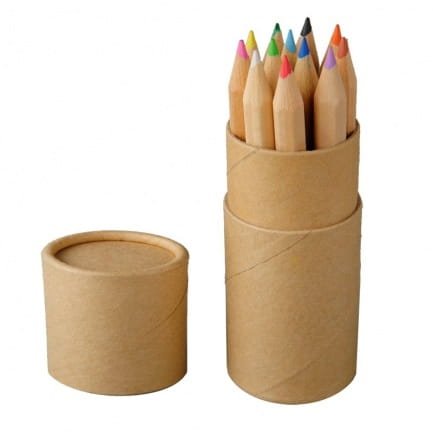 e4135dbd-d213-ca94-6598-d9c8129d9ea2.jpg Zestaw drewnianych kredek w 12 kolorach. Pakowany w kartonową tubę. Gadżety reklamowe w Warszawie. Ekologiczne gadżety reklamowe.